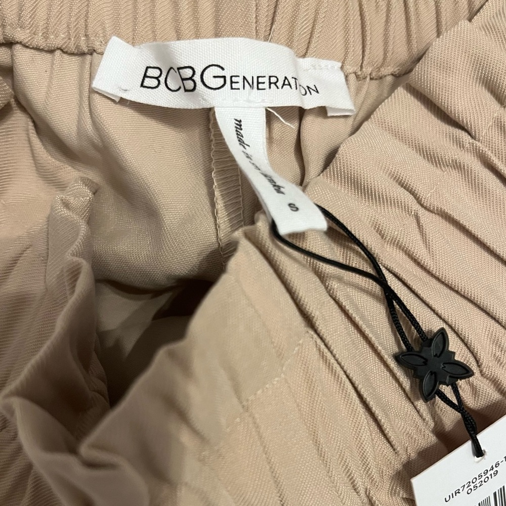 NWT BCBG shorts with tie front design taupe size Small - Picture 2 of 6